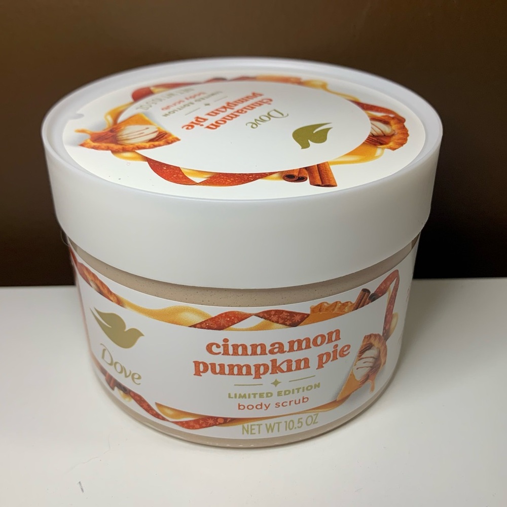 Dove Body Scrub Limited Edition Holiday Treats Cinnamon Pumpkin Pie, 10.5 oz NEW